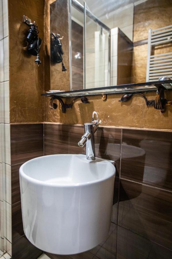 Стильна Квартира В Центрі На Площі Ринок Вулиця Галицька 9 Lviv Extérieur photo