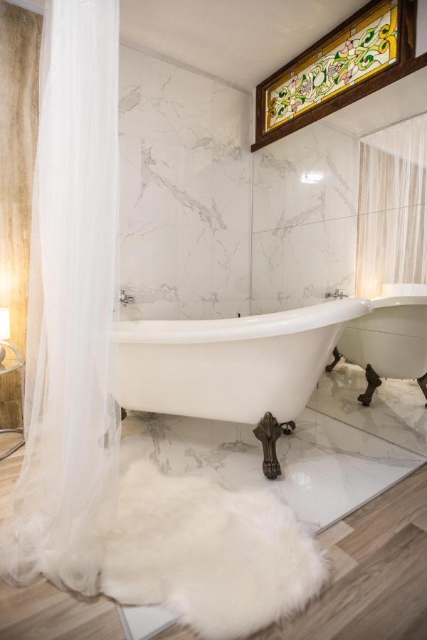 Стильна Квартира В Центрі На Площі Ринок Вулиця Галицька 9 Lviv Extérieur photo